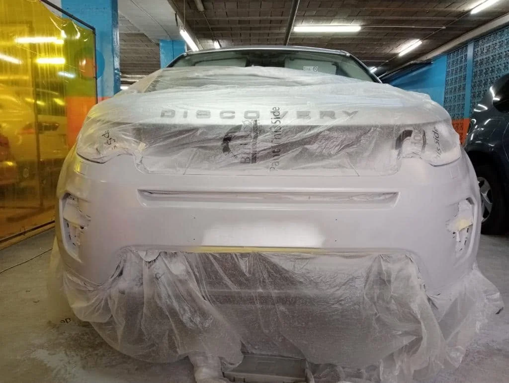 Range Rover Discovery during paint preparation